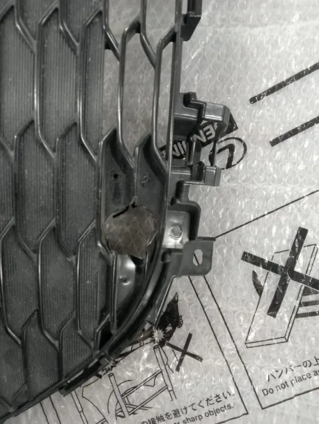 REJILLA FRENTE TOYOTA COROLLA E21 HYBRID