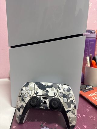 PlayStation 5 con mando