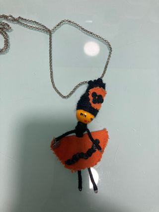 Collar diseño único muñeca naranja
