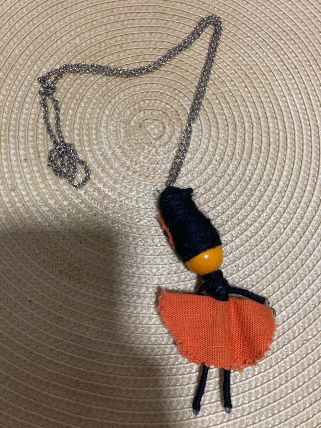 Collar diseño único muñeca naranja