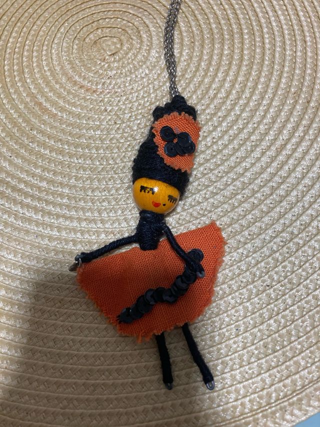 Collar diseño único muñeca naranja