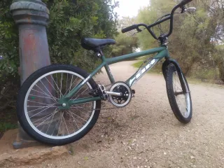Bicicleta BMX verde