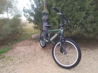 Bicicleta BMX verde