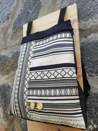 Mochila con estampado étnico