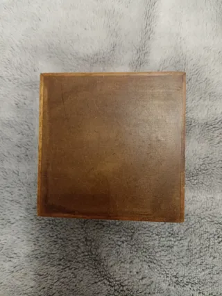 Caja de madera cuadrada