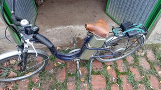 Bicicleta eléctrica paseo azul
