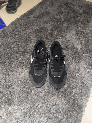 Zapatillas Nike Negras y Blancas