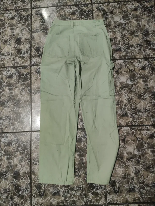 Pantalón cargo verde mujer