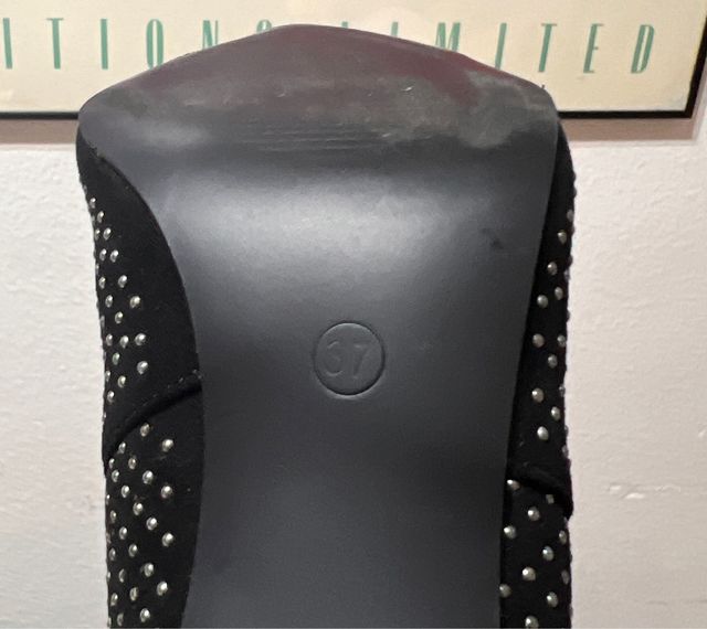 Botines negros tachas tacón 7cm T37