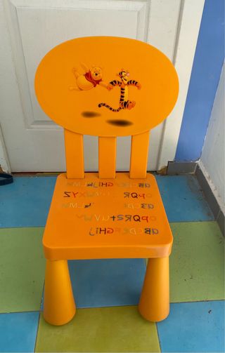 6 Sillas infantiles de plástico