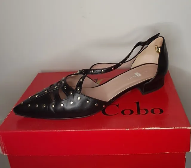 Zapatos bajos de piel en color negro