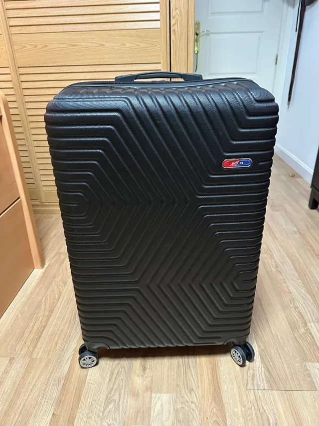 Maleta negra de viaje