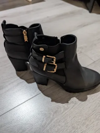 Botines negros tacón hebillas
