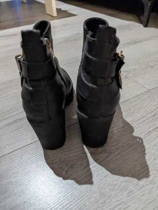 Botines negros tacón hebillas