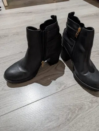 Botines negros tacón hebillas