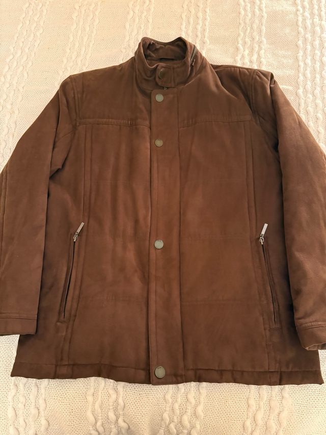 Parka marrón hombre calentita.