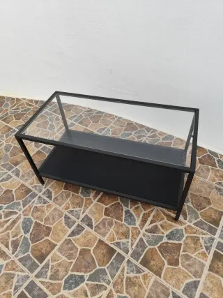 Mesa centro cristal y metal negra