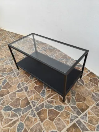 Mesa centro cristal y metal negra