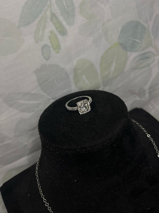 Conjunto Swarovski: Anillo, Collar y Pendientes