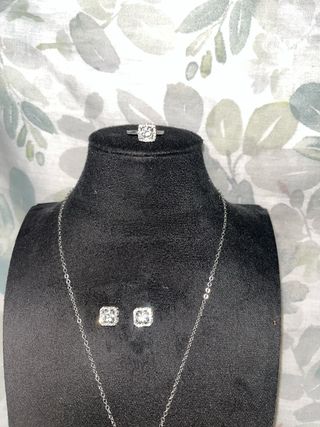 Conjunto Swarovski: Anillo, Collar y Pendientes