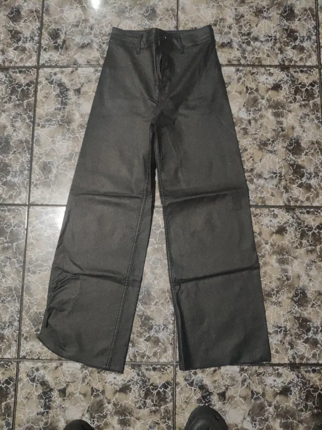 Pantalón ancho negro Stradivarius mujer