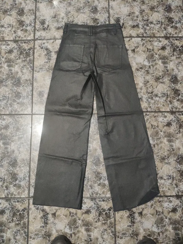 Pantalón ancho negro Stradivarius mujer
