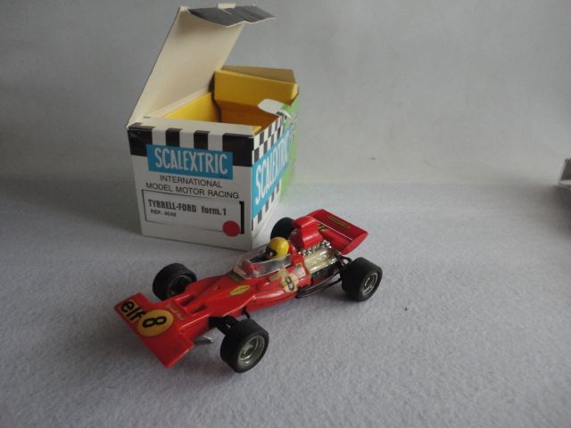 Scalextric Tyrrell Ford F1 Rojo