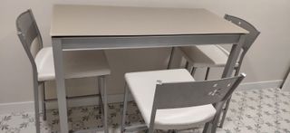 Mesa de cocina y 3 sillas