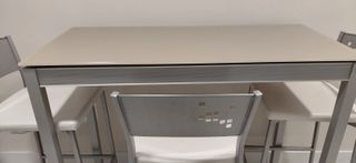 Mesa de cocina y 3 sillas