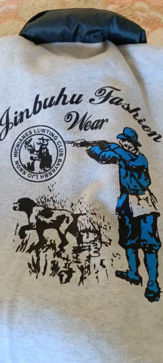 Chaqueta reversible verde y gris.