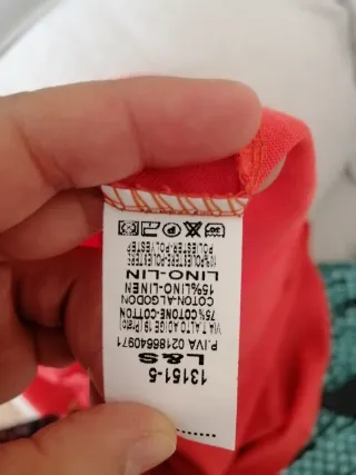 Vestido coral con volantes