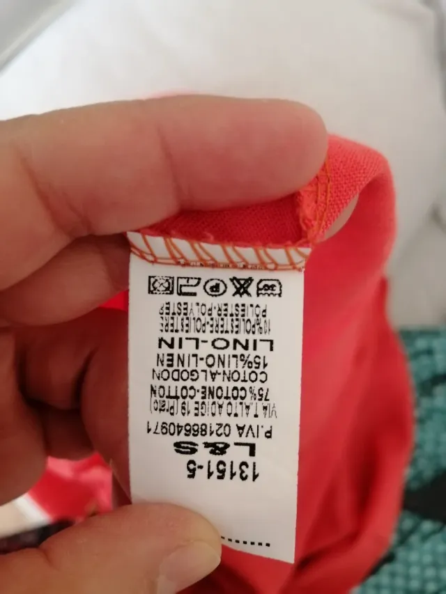 Vestido coral con volantes