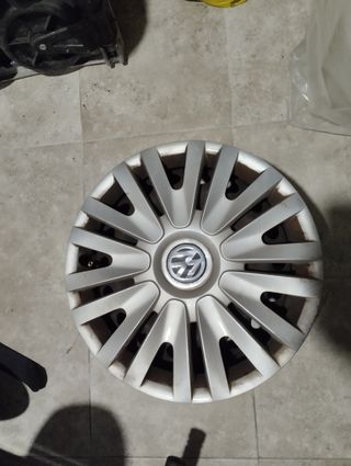 4 Tapacubos y 4 ruedas R15 Volkswagen.