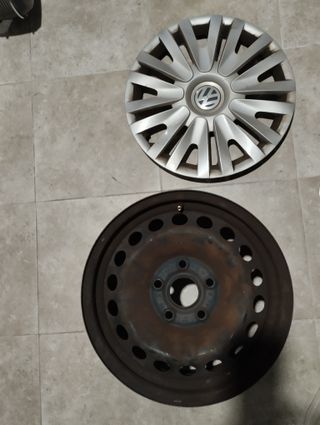 4 Tapacubos y 4 ruedas R15 Volkswagen.
