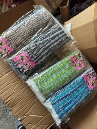 Bufandas brillantes y articulos de fiesta