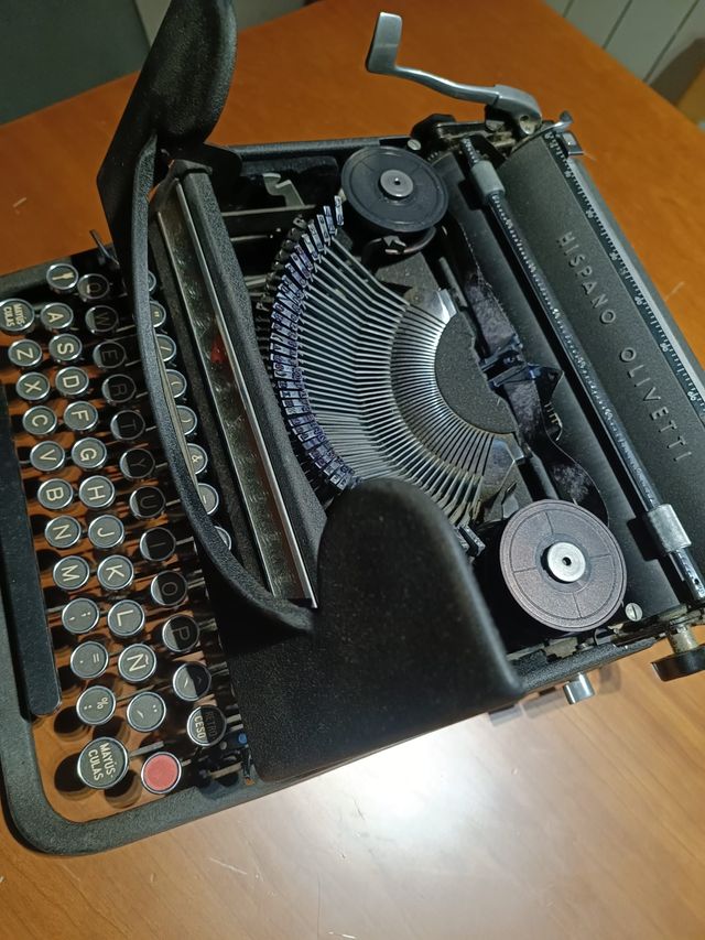 Macchina da scrivere Hispano Olivetti