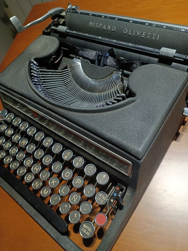 Macchina da scrivere Hispano Olivetti