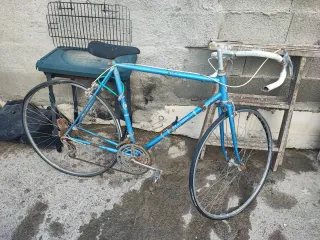 Bicicleta de carretera azul