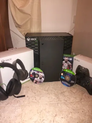 Xbox Series X + cuffie, controller e due giochi