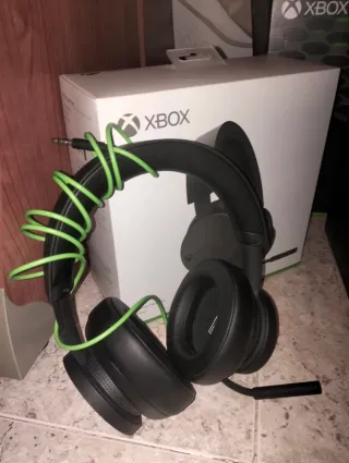 Xbox Series X + cuffie, controller e due giochi