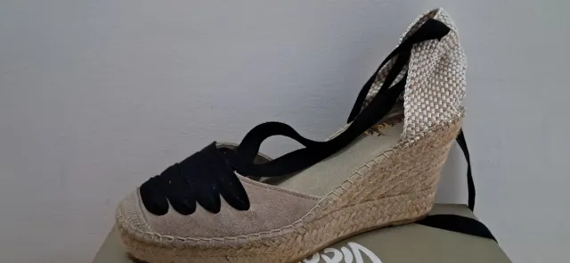 Alpargatas con plataforma en Beige y cordon negro