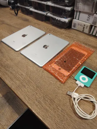 Dos iPads mini, una pantalla iPhone 7 plus y mo3