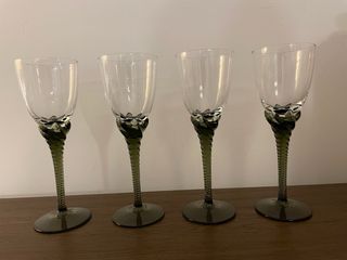 Calici in cristallo verde oliva