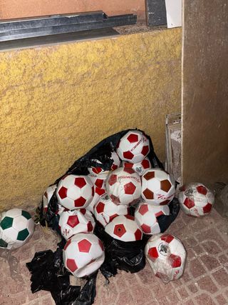24 Balones de Fútbol Desinflados