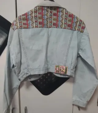 Chaqueta vaquera torera con bordados