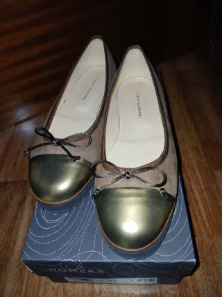 Zapatos planos mujer marrón y dorado