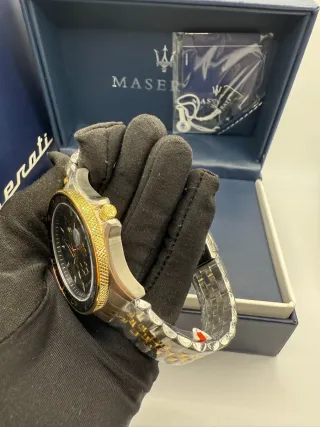Reloj Maserati Negro y Dorado