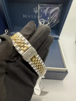 Reloj Maserati Negro y Dorado