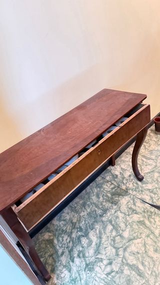 Mesilla antigua de madera