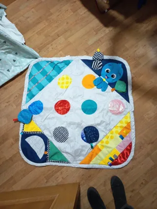 Manta de actividades para bebé